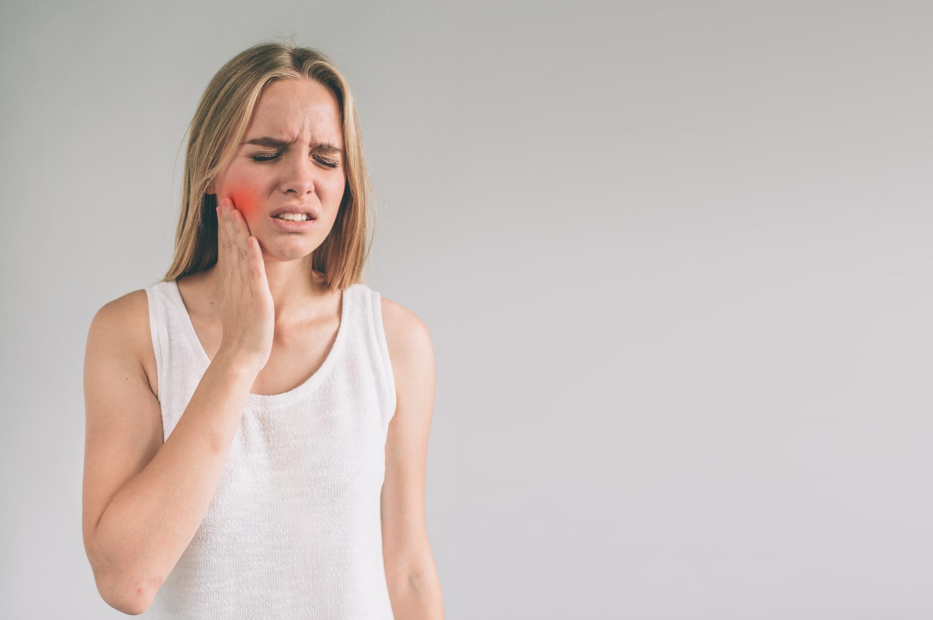 Νόσος των Ούλων: Πώς Προκαλείται & Θεραπεία με Laser